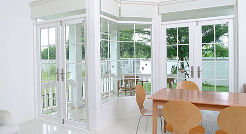 5 mẫu cửa nhôm kính màu vân gỗ đẹp nhất 