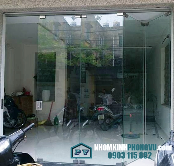 Thi công cửa kính cường lực xếp trượt 4 cánh đẹp