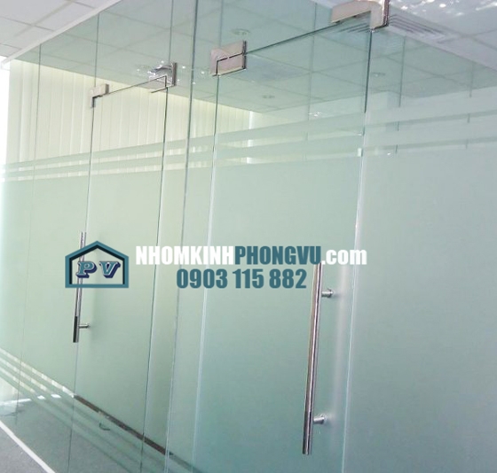 Mẫu cửa kính  thủy lực 10ly 1 cánh văn phòng