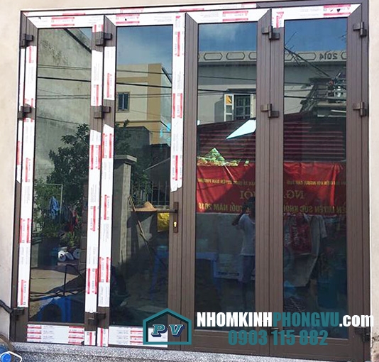 Thi công cửa đi nhôm xingfa nhập khẩu 4 cánh tại công ty Đức tín, quận gò vấp TPHCM
