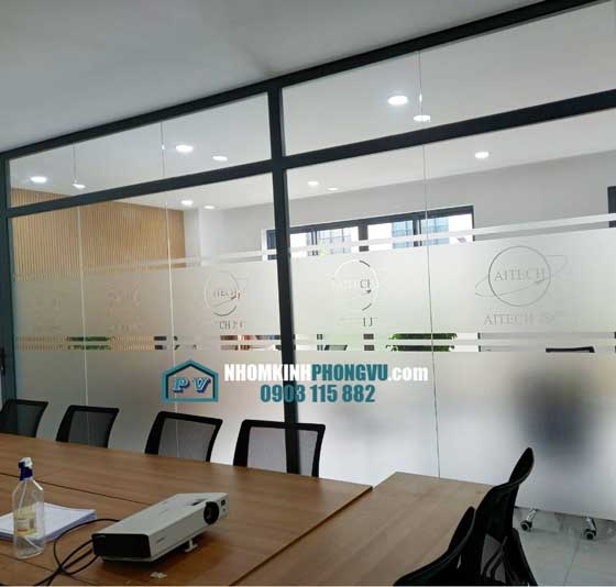 Phòng họp sang trọng cùng vách kính văn phòng 